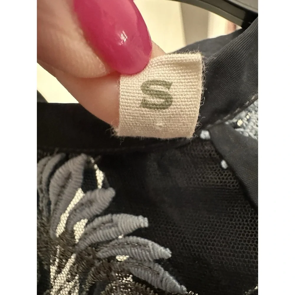 Anthropologie Tiny Brand Embroidered Top Women's Small Crochet Knit Sheer DD11-1